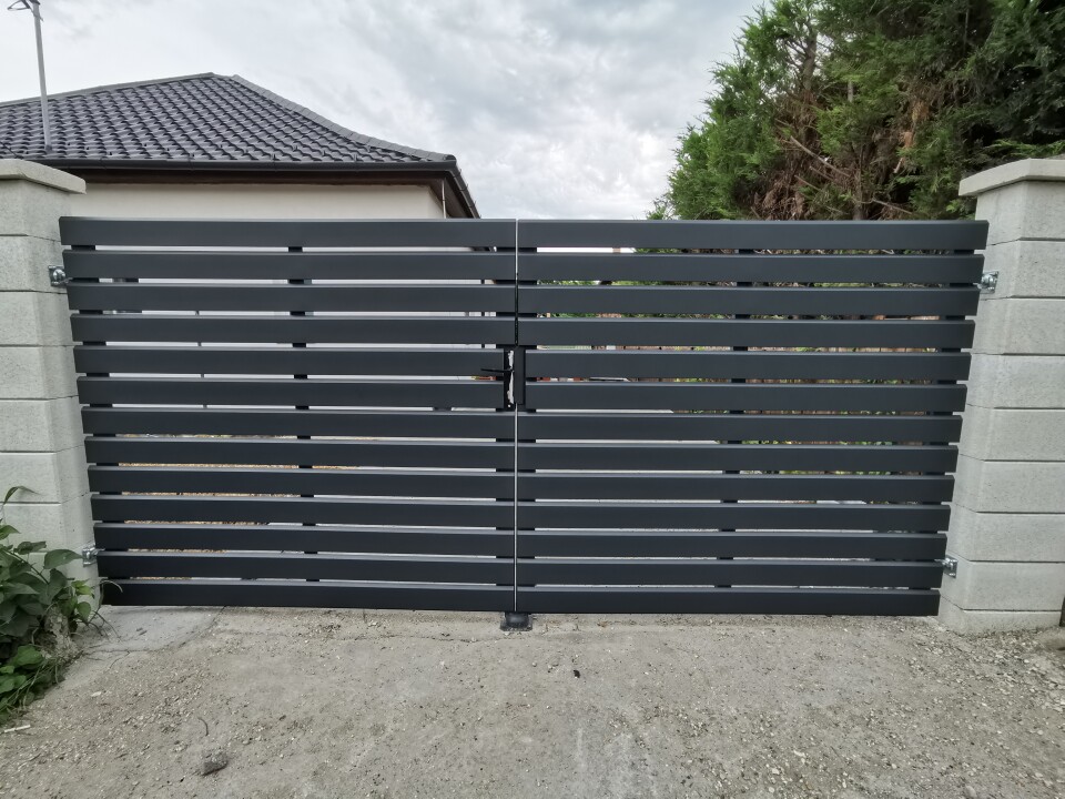 Nívó Steel Horizontal Carefree Fence Element Anthracite 10cm Opened