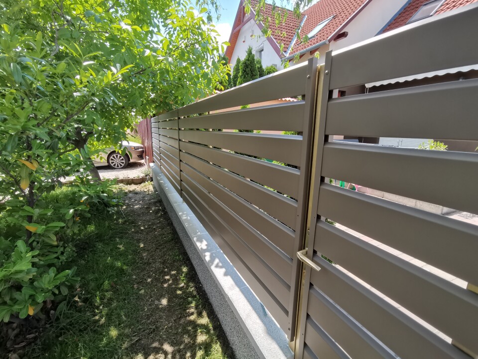 Nívó Aluminium Horizontal Carefree Fence Element Beige Gray 10cm Opened