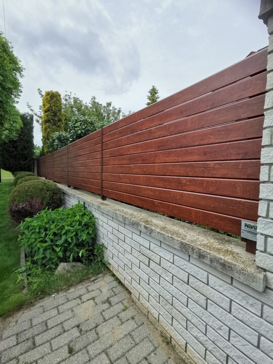 Nívó Aluminium Horizontal Carefree Fence Element Oak 10cm Closed