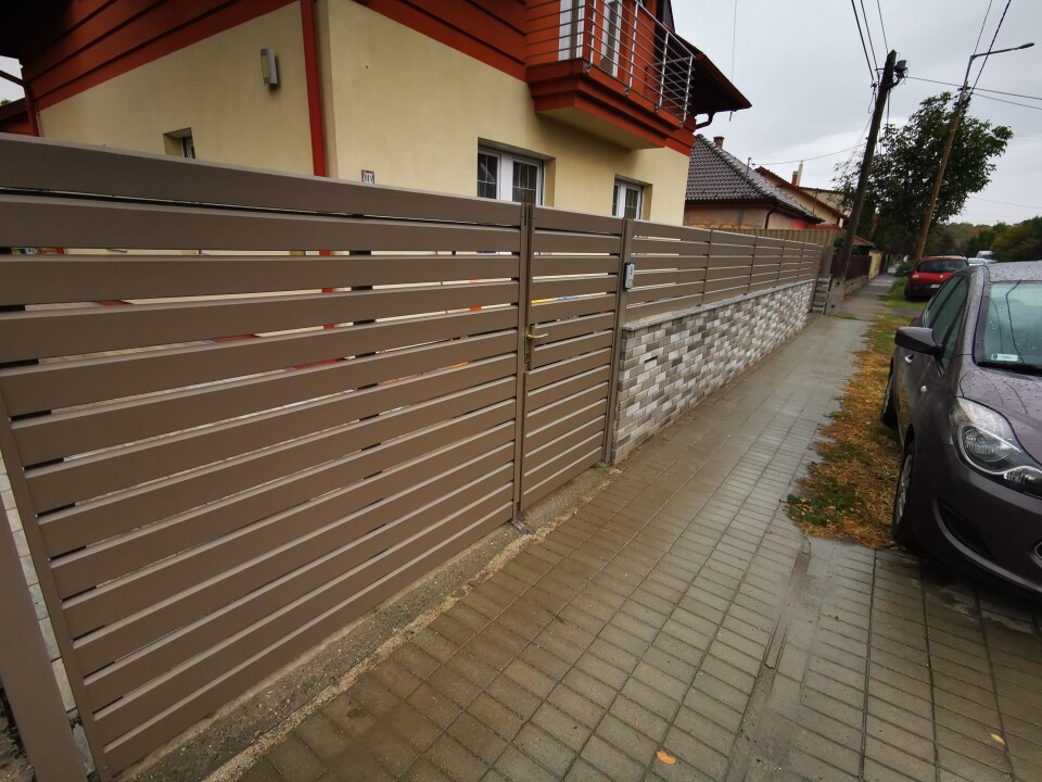 Nívó Aluminium Horizontal Carefree Fence Element Grey Beige 10cm Opened